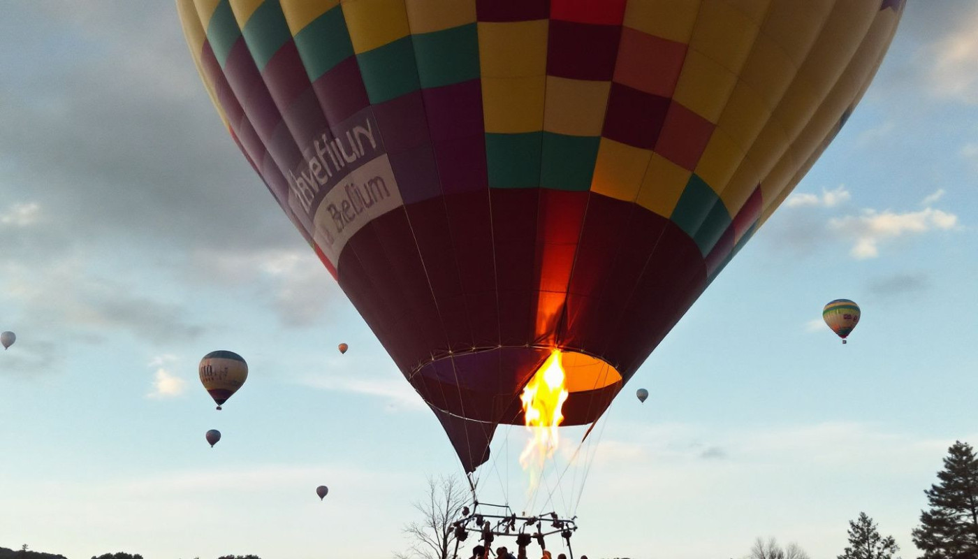Comment choisir entre montgolfière à hélium et à air pulsé pour votre publicité
